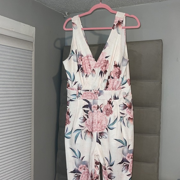 Floral pants romper size XL - Picture 8 of 13